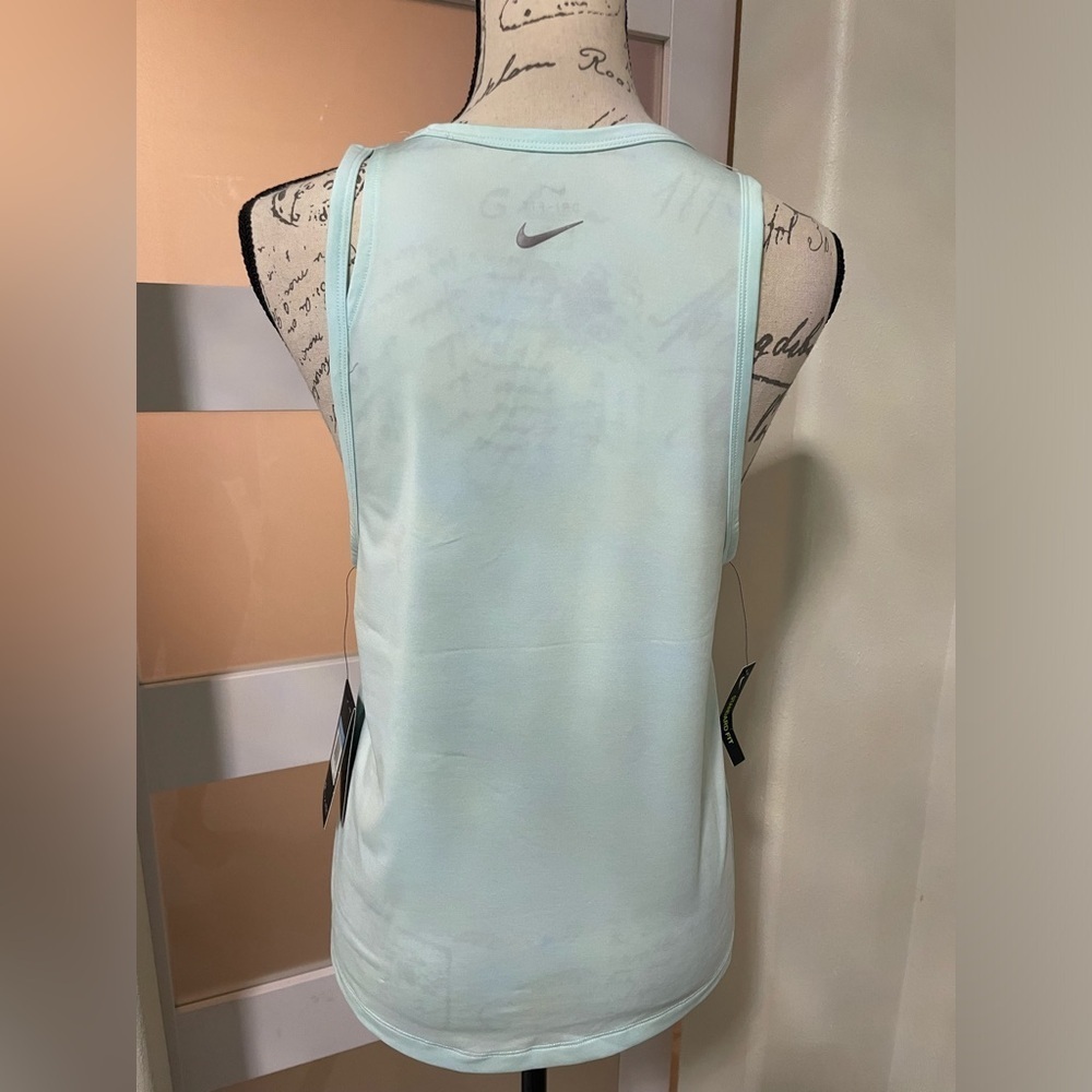⭐️ Nike Dri fit woman’s tank SZ medium NWT - Picture 2 of 10